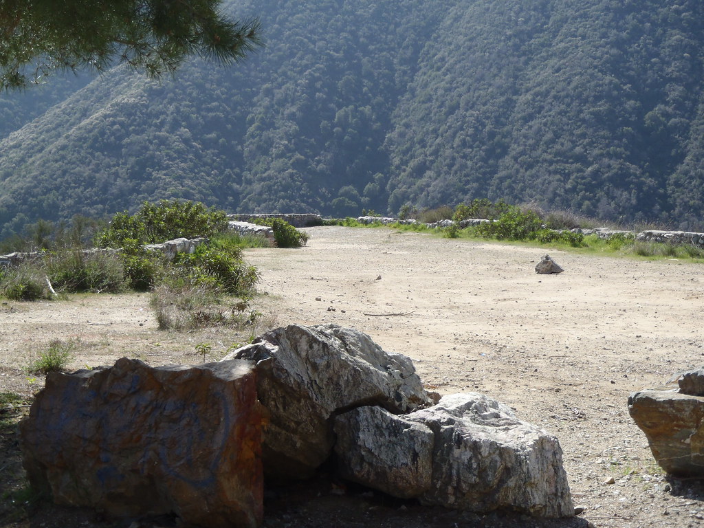 SGCR 19 Shoemaker Canyon Road terminates in a wide, dirt p… Flickr