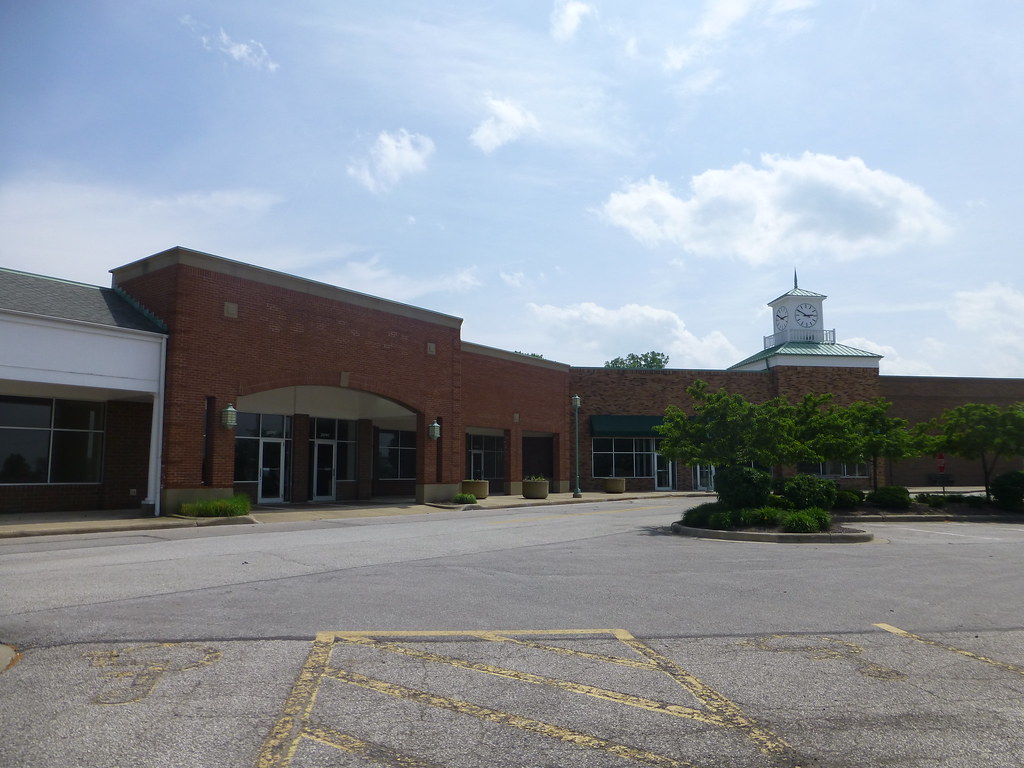 Meadowbrook Market Square in Bedford, Ohio More dead east … Flickr