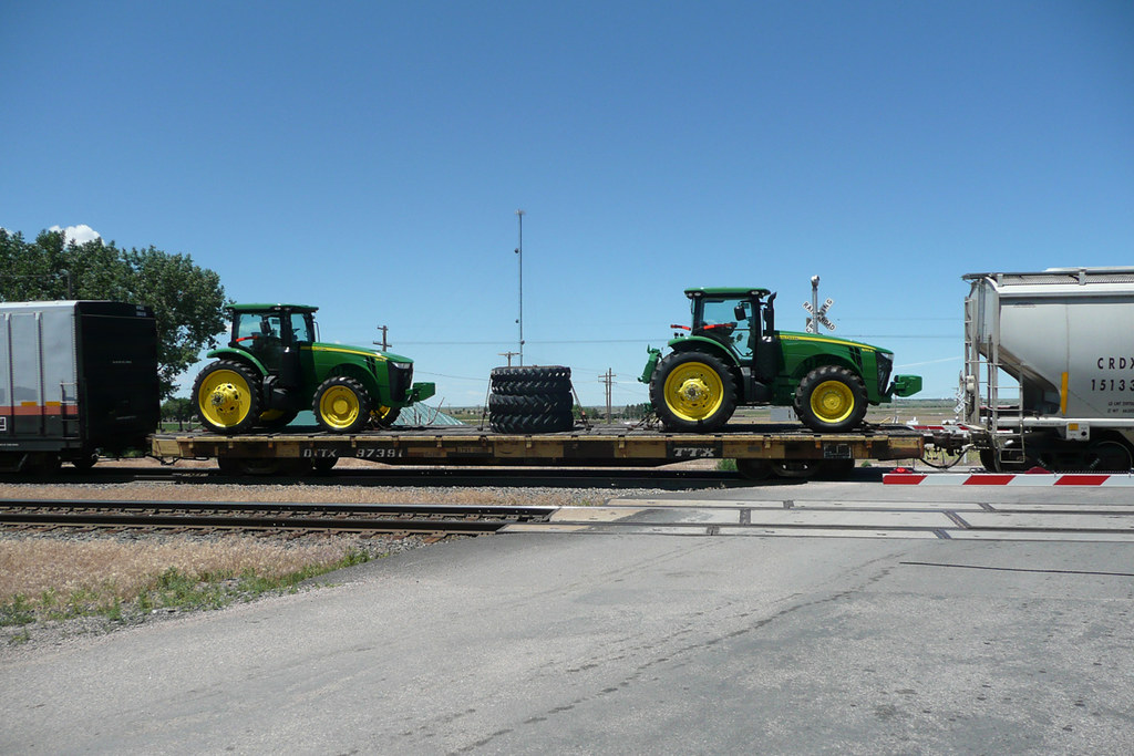 OTTX Flatcar 97391 w/ 2 John Deere Tractors near Ogallala,… Flickr