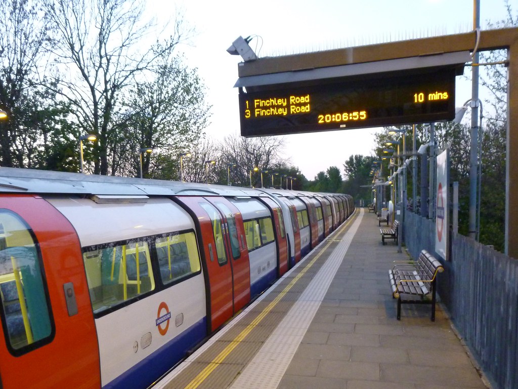 71.n.CanonsPark.19.04.14 On my way back to Southall, Canon… Flickr