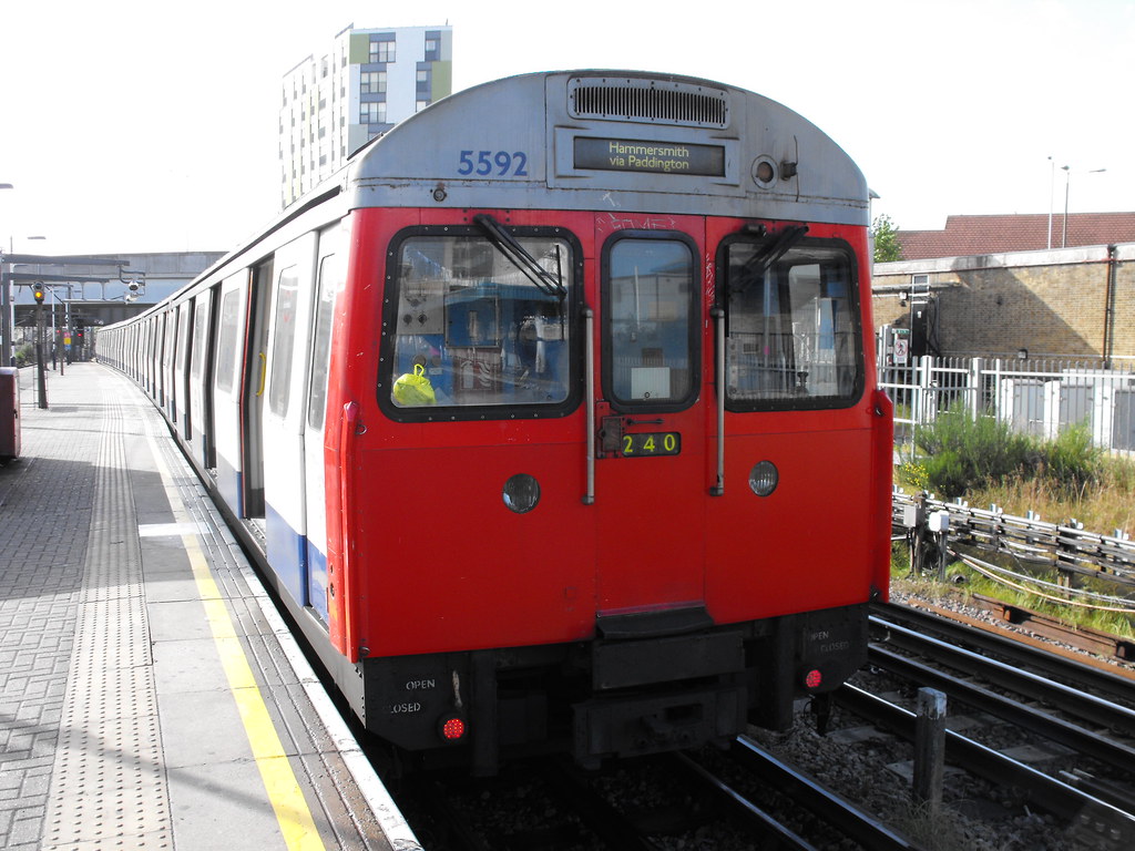 London Underground Hammersmith & City Line 5592 C69 Stock … Flickr
