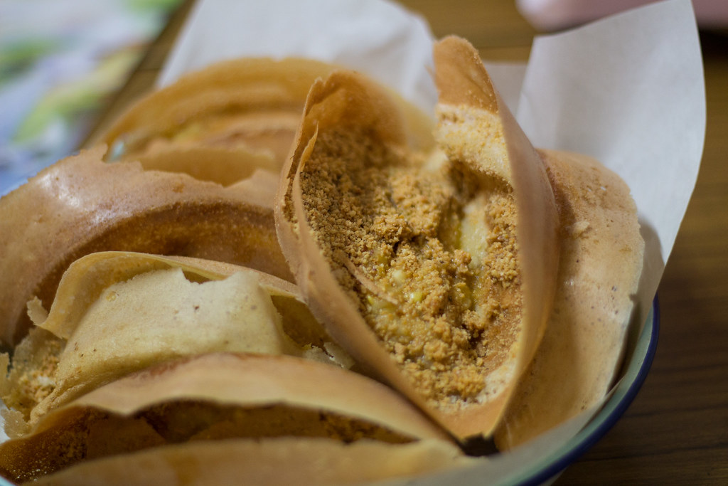 Ban chang kuih Chinese pancakes with peanuts, corn, and eg… Flickr