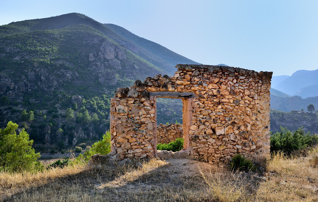 Domeño, Valencia, Spain Posiblemente antiguo almacén de pa… Flickr