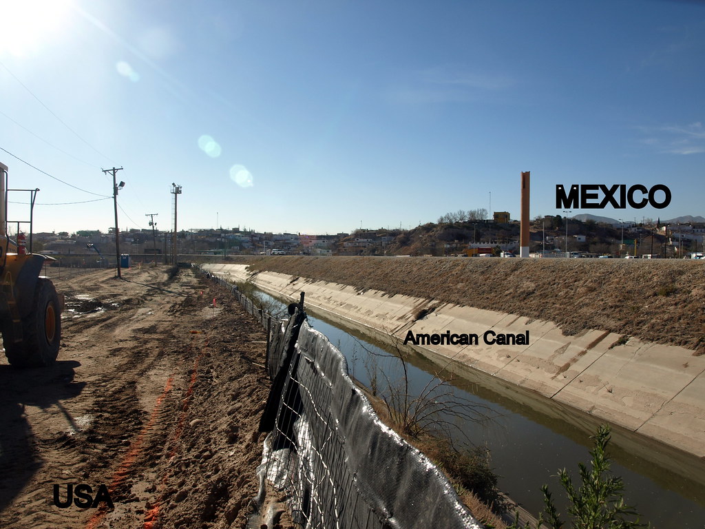 9border (Photo by Donna Pence and Chip Johns) Border wall … Flickr