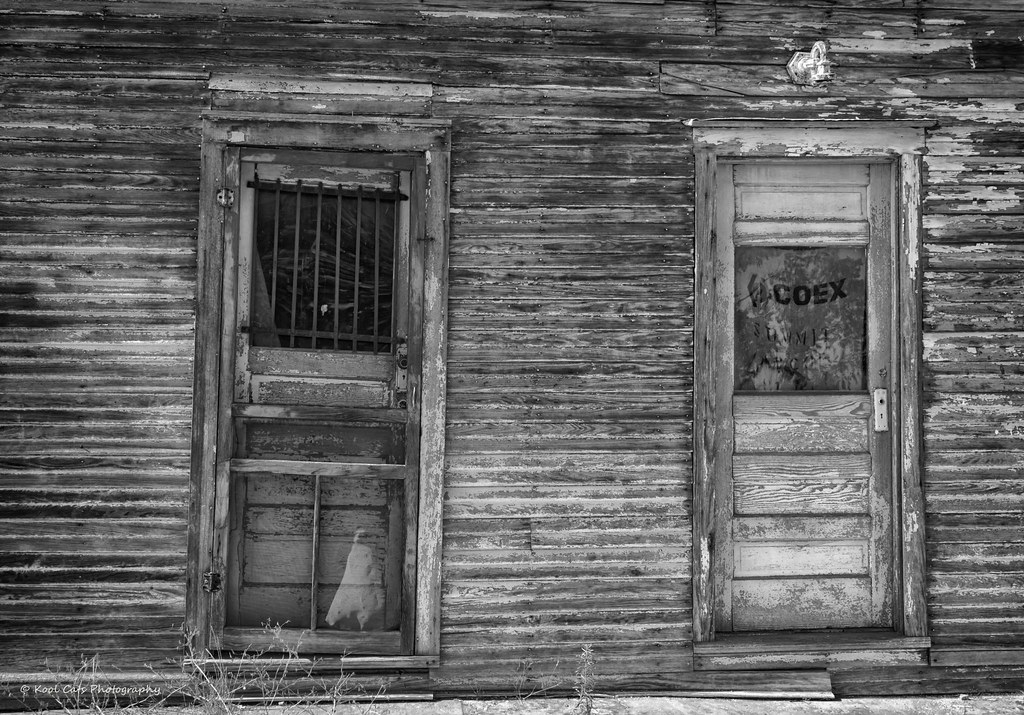 Old and Abandoned Found in the town of Ingalls, Oklahoma. Kool Cats