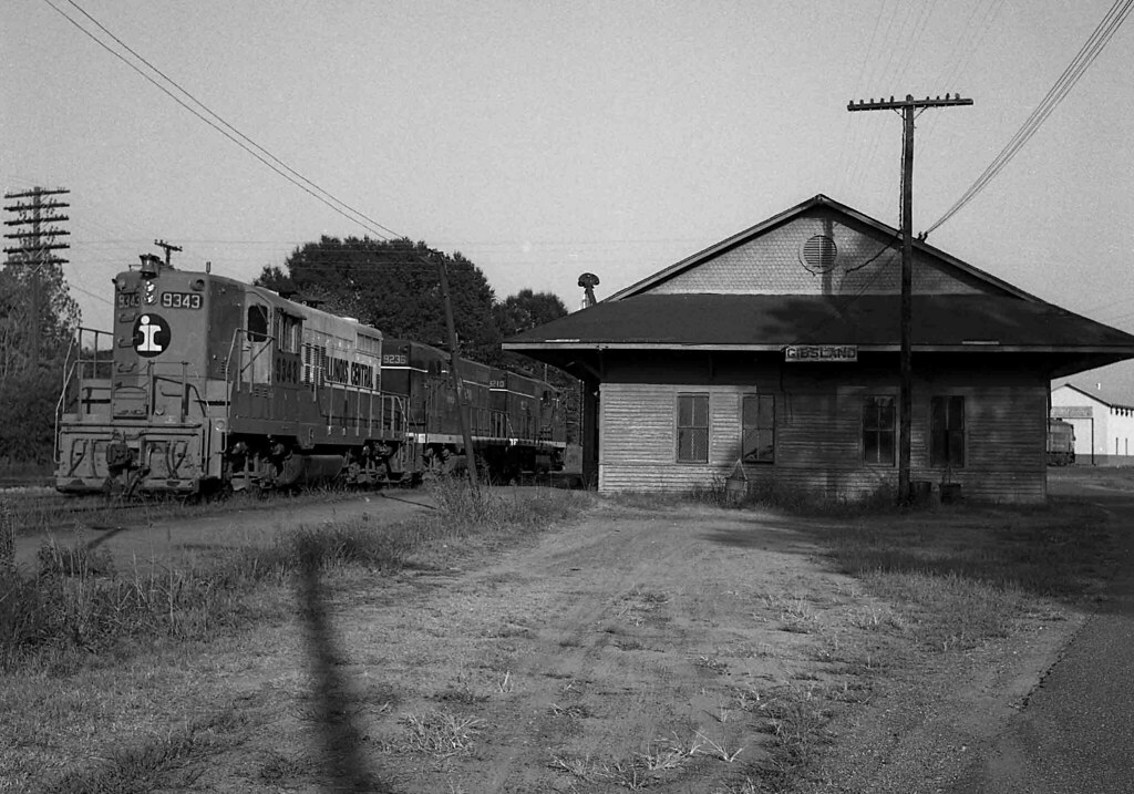 Illinois Central 9343, Gibsland, Louisiana A set of light… Flickr