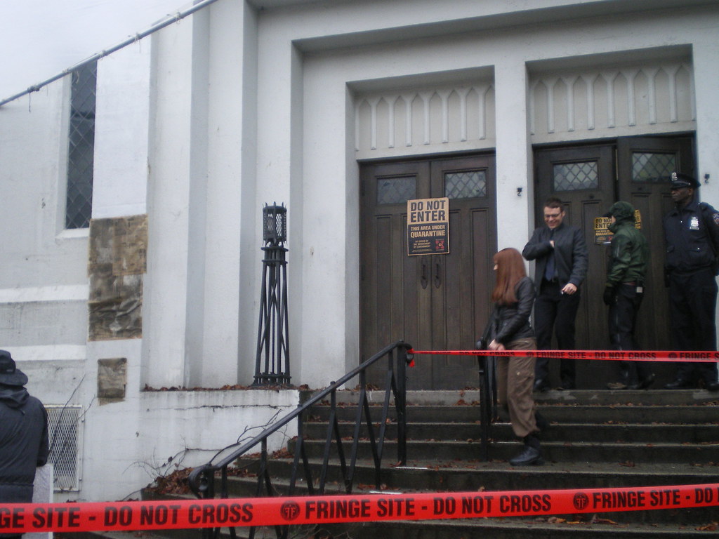 Anna and Seth On Set Fringe filming episode 4.17 "Everythi… Flickr