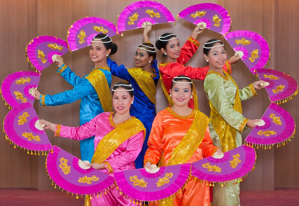 Pigapir PIGAPIR (Maranao Fan Dance) Dance from the South… Flickr