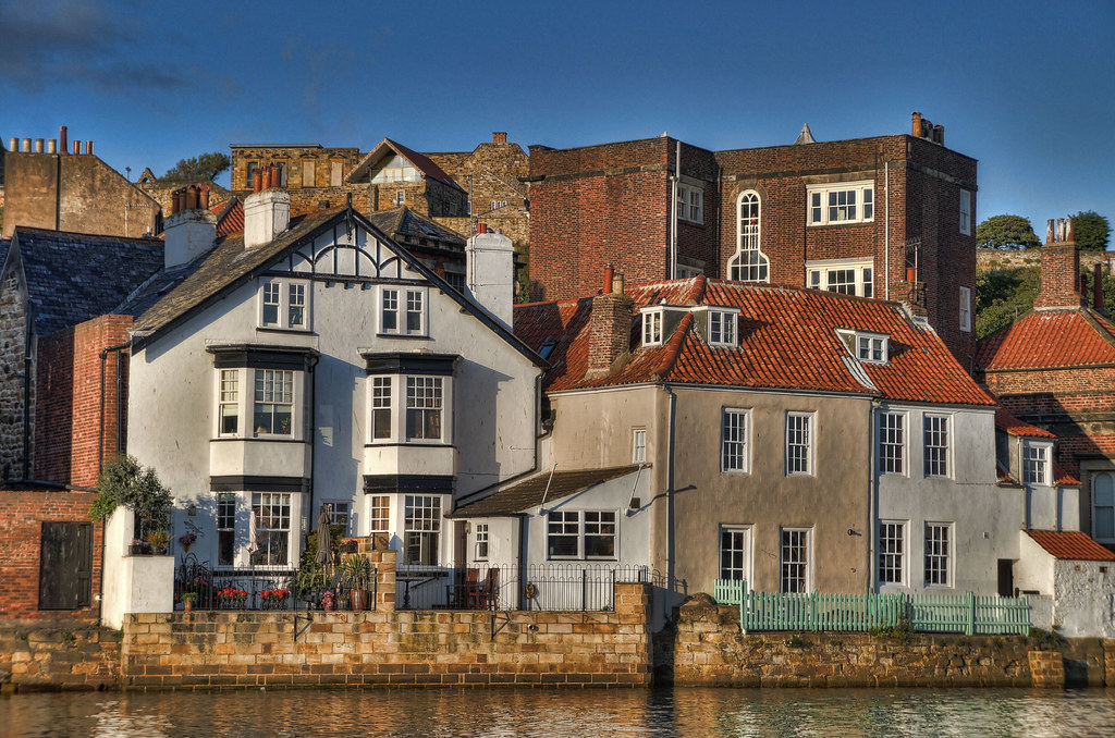 Whitby The Captain Cook Museum, with the bottle window can… Flickr