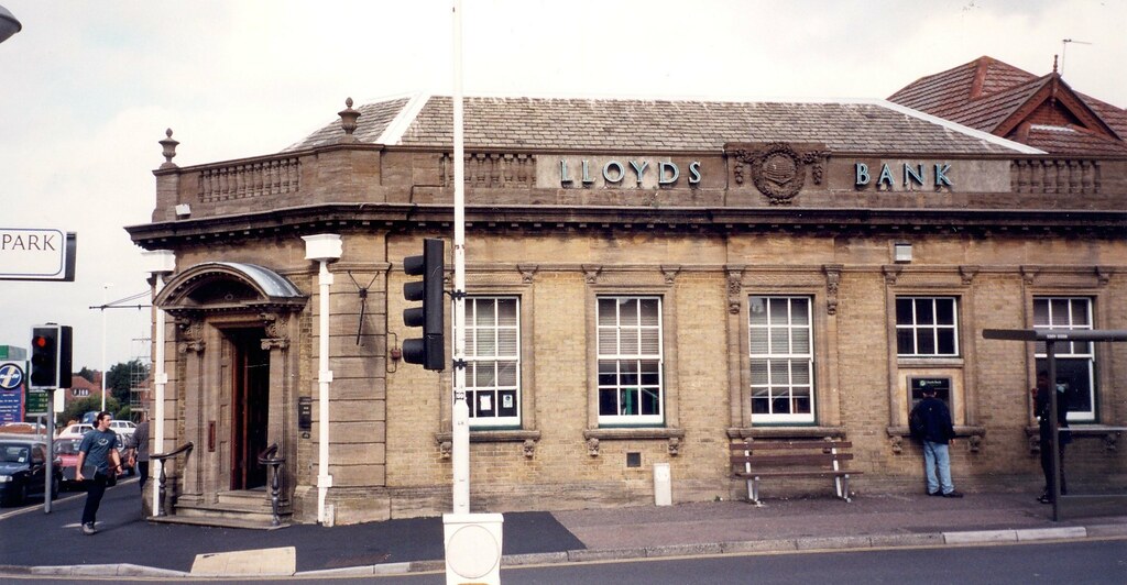 LLOYDS BANK. 170 CHARMINSTER RD. BOURNEMOUTH. DORSET. 1993… Flickr