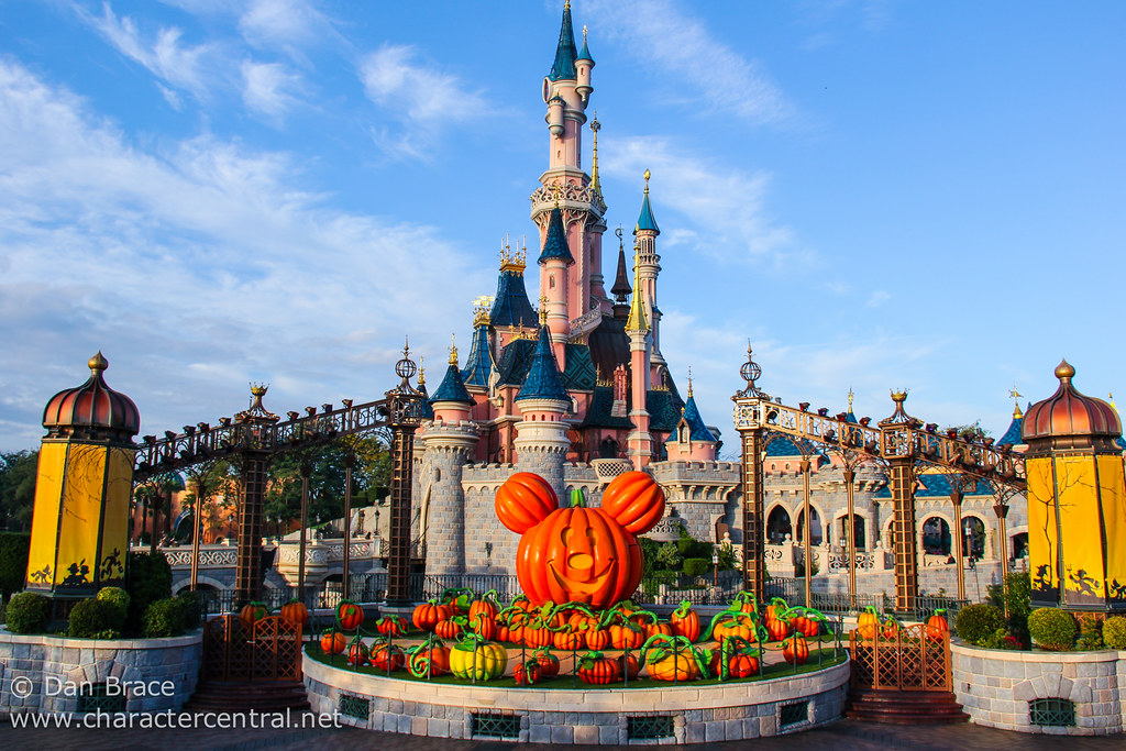 Disneyland Paris October 2024 Events Halloween at the Castle Stage Disneyland Paris. October 20… Flickr