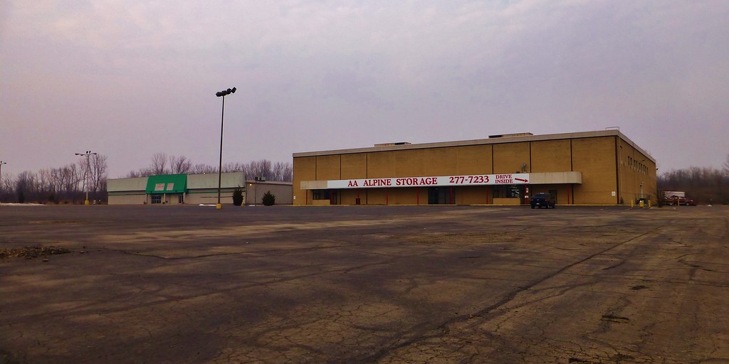 Trotwood OH old shopping center Former 84 Lumber and AA Al… Flickr