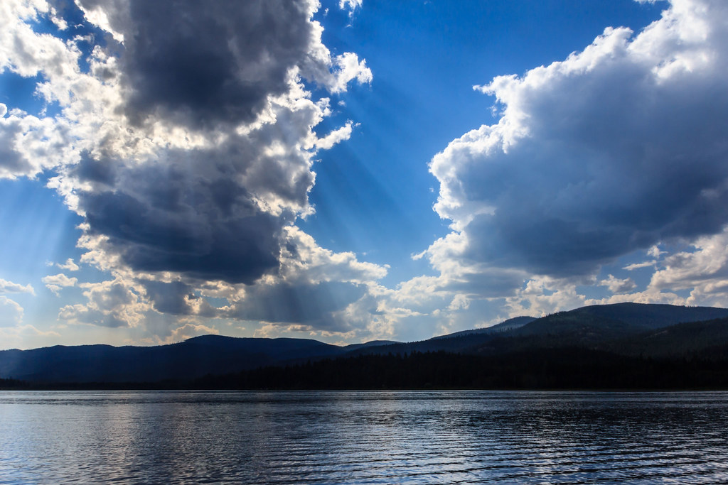 Rays The sun slips behind clouds above the North Twin Lake… Flickr