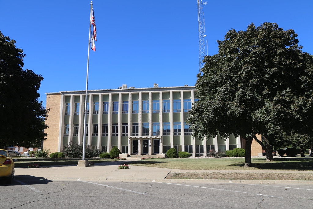 Estherville Iowa, County Courthouse, Emmet County IA Flickr