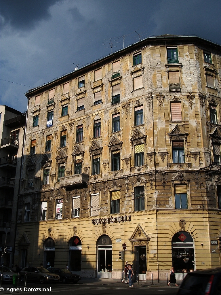 Old house from the early 1900's, district 9, Budapest, Hun… Flickr