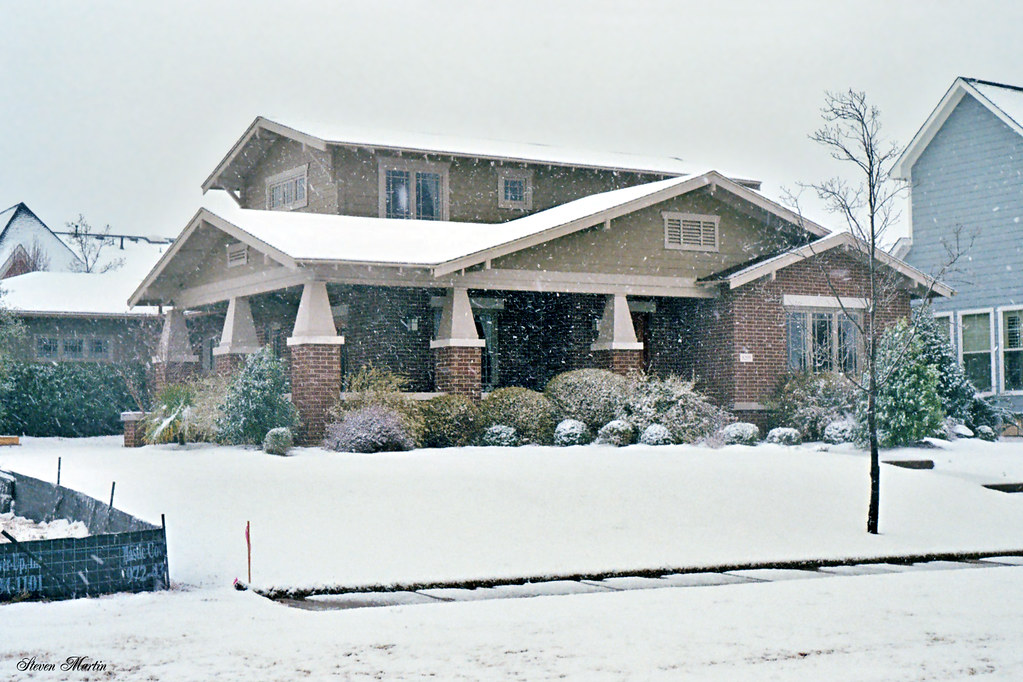 Hometown NRH House in Snowstorm Retro Bungalow in the Marc… Flickr