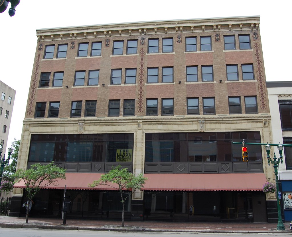 Syracuse, NY Refurbished building, next to former Rudolph … Flickr