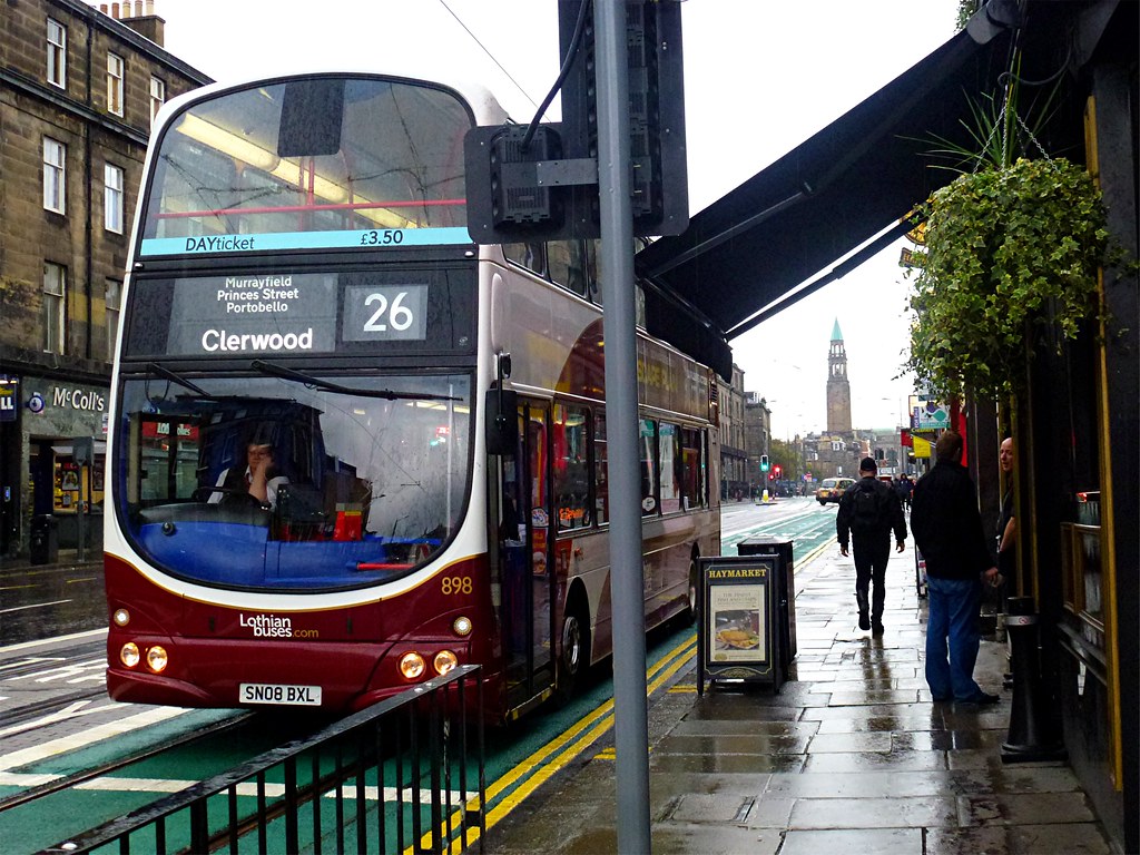 898 goes West along West Maitland Street With the former S… Flickr