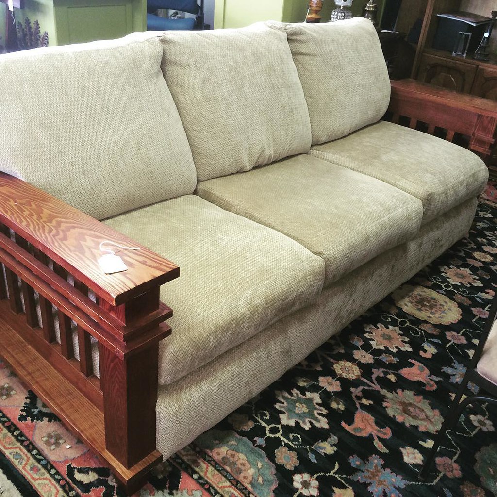 Mission style sofa just 500 Northwest corner of Oakton & … Flickr