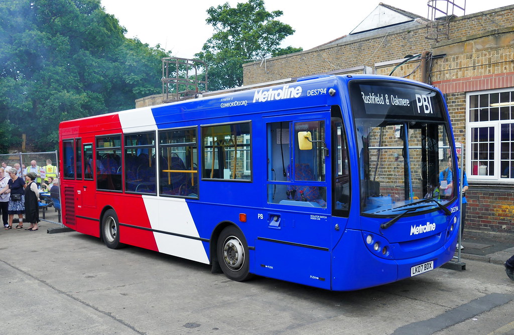 LK07BDX Metroline DES794 Potters Bar Garage Open Day, Satu… Flickr