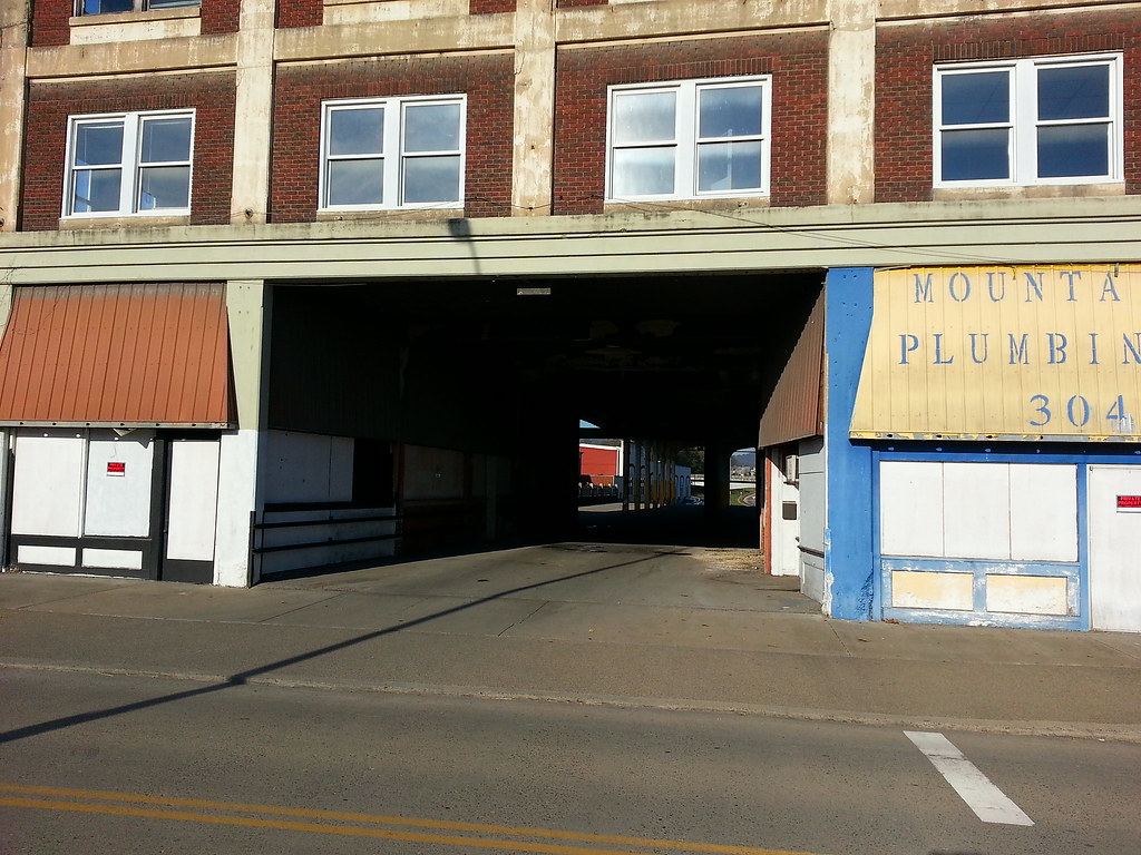 20131028_094403 Greyhound bus station, Clarksburg, West Vi… Flickr