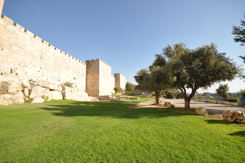 Impressive 16th century Ottoman city walls, Jerusalem Old … Flickr
