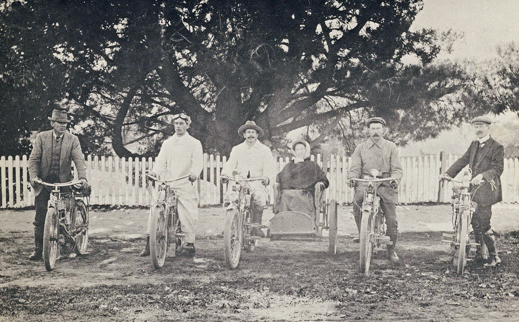 Motor cyclists of Braidwood, NSW 1903 Braidwood Historic… Flickr