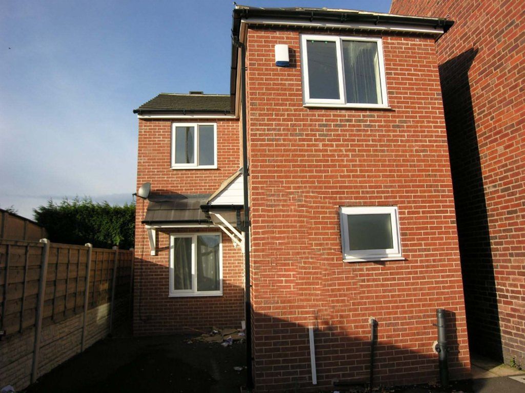 3 Bedroom House on Girnhill Lane in Featherstone Unknown C… sid