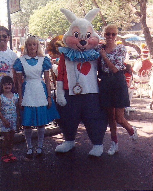 Alice and the White Rabbit, Disneyland Alice and the White… Flickr