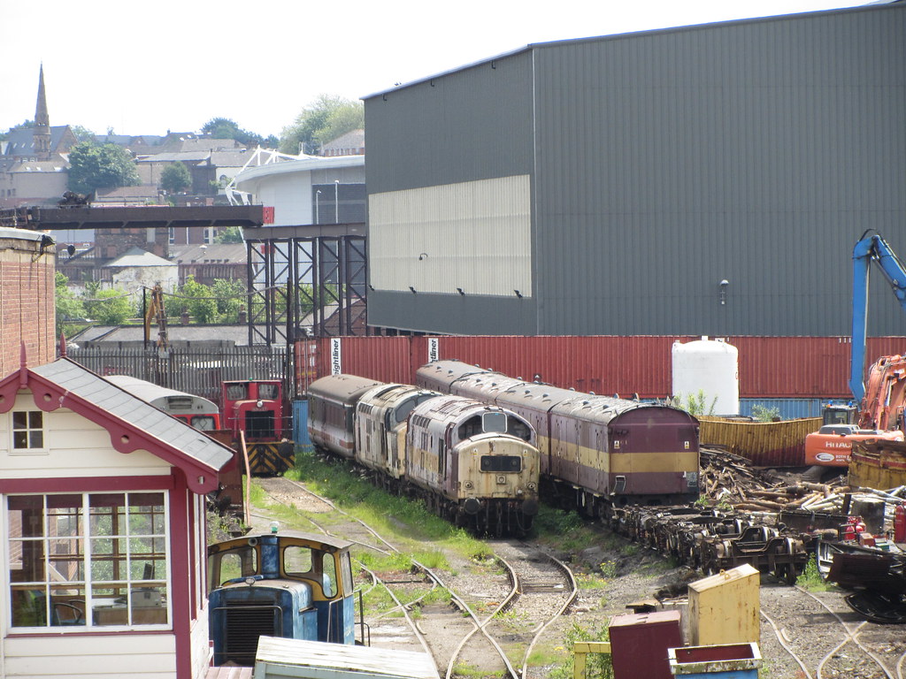 Class 37's in Rotherham Scrap Yard 08/06/13 Pathfinder Tou… Flickr