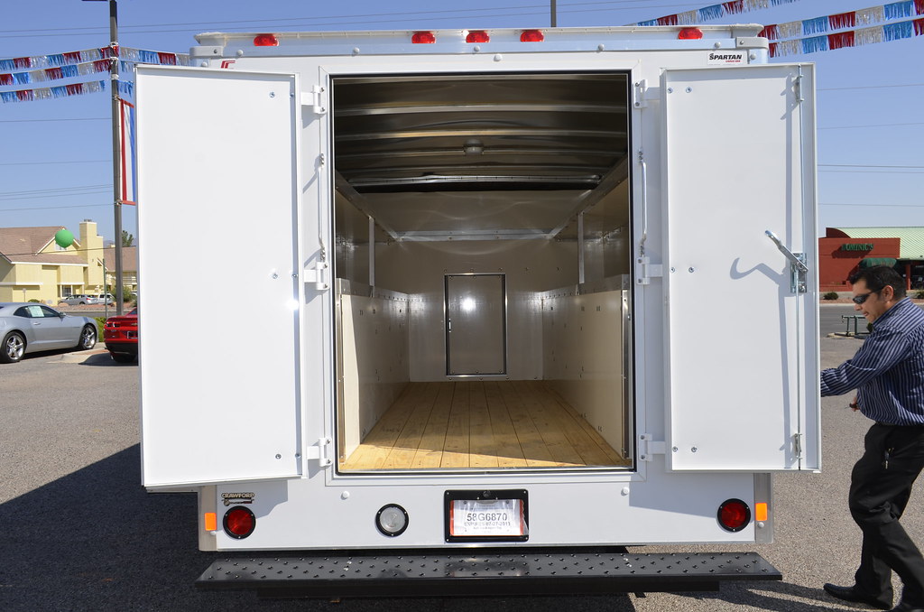 CBGT130450 D1133634 (3) 2013 Savana Supreme Box Truck Craw… Flickr