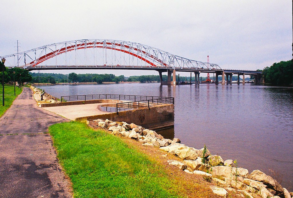 Hastings Bridge2 The new Hastings Bridge next to the old o… emilio