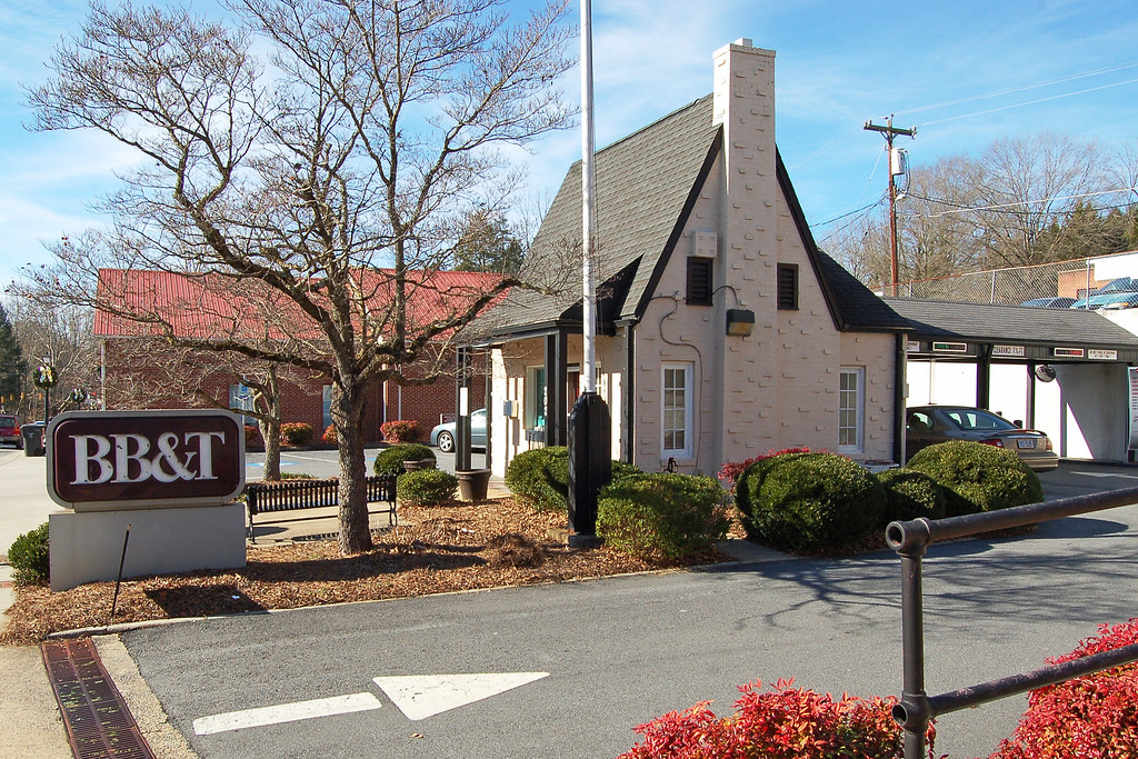 North Carolina, Elkin, Pure Oil Gas Station; BB&T (9,358) Flickr