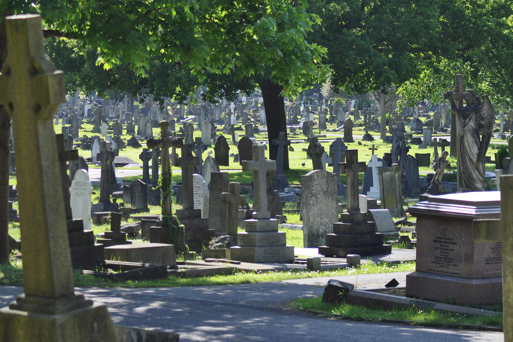 Putney Vale cemetery stevekeiretsu Flickr