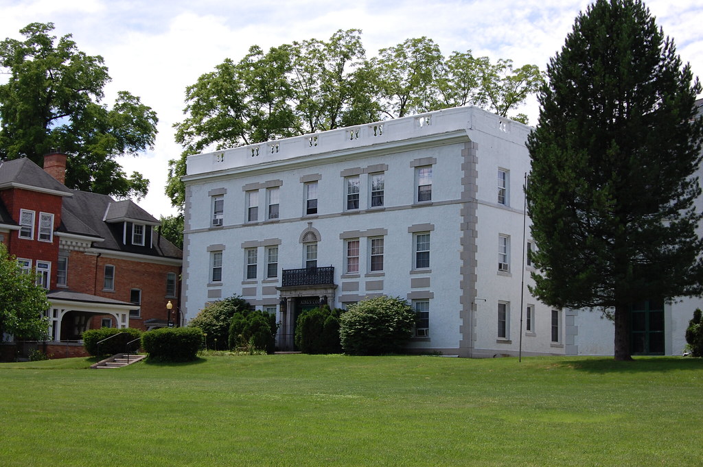 Kings Court Auburn, NY Another view of Kings Court. This… Flickr