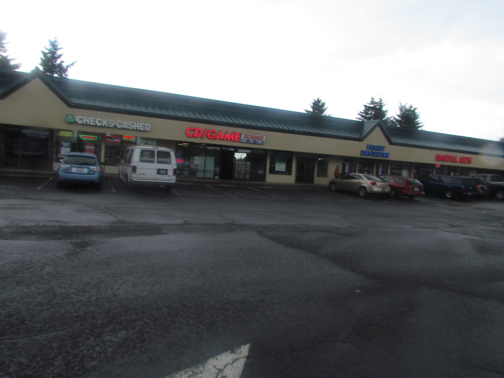 IMG_1790 Oregon Trail Shopping Center CD/Game Exchange Andy