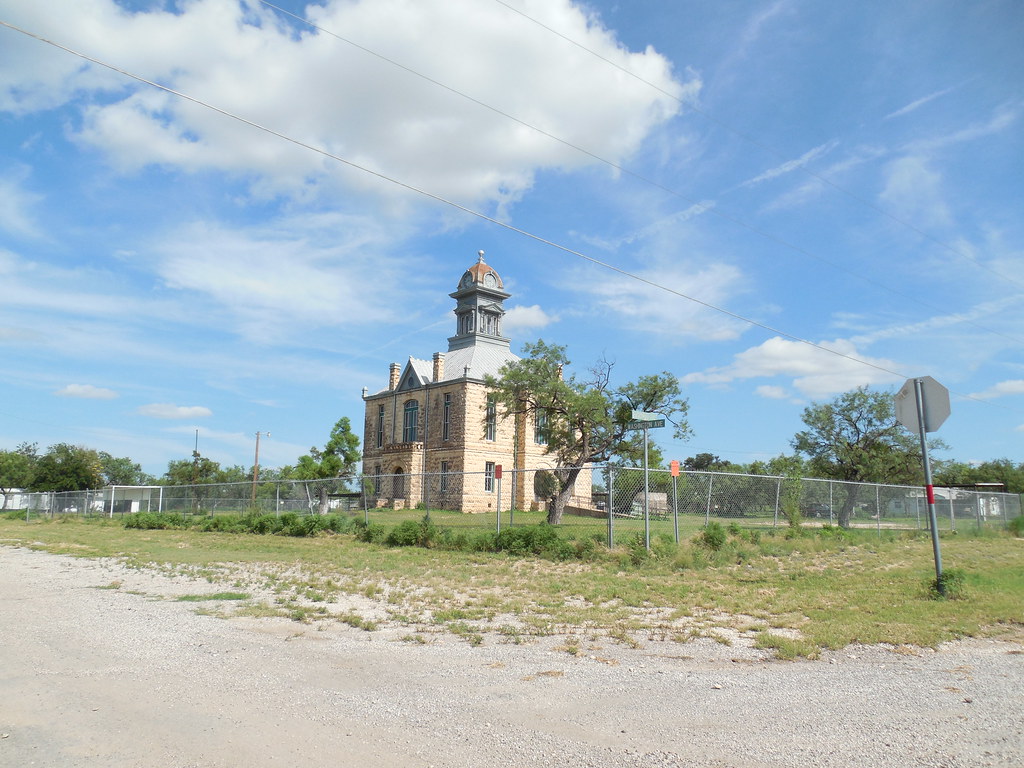 Sherwood Courthouse Square Sherwood, Texas was the county … Flickr