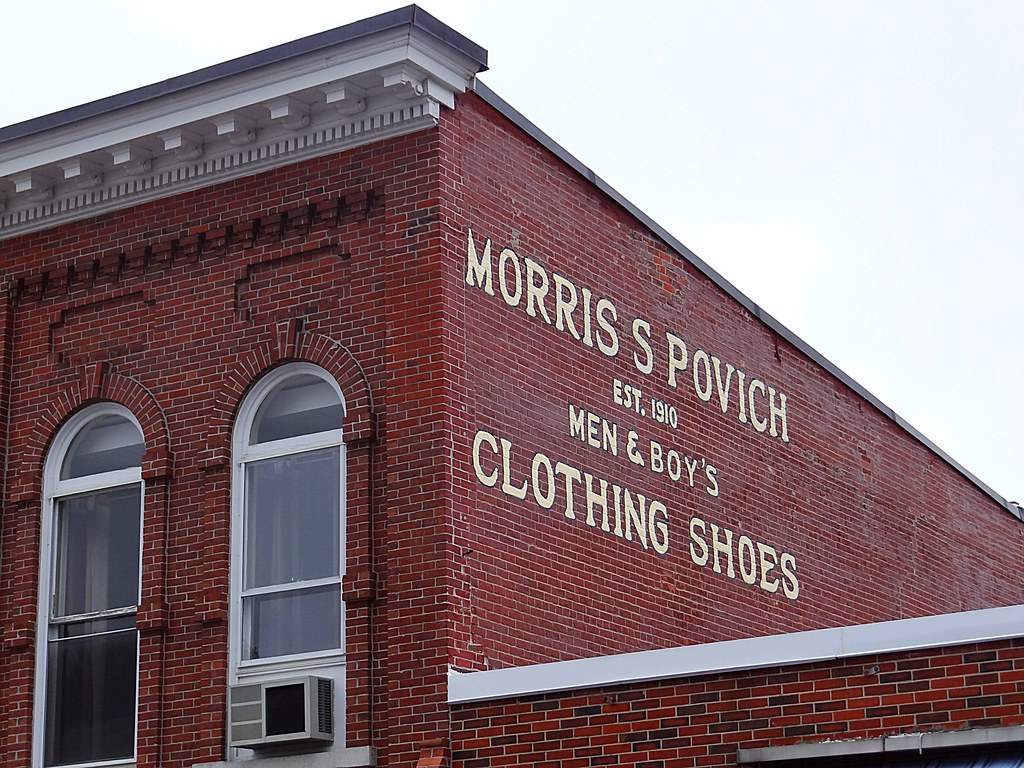 Maury Povich's Family Store Bath, Maine Photo by Mary 6… Mary