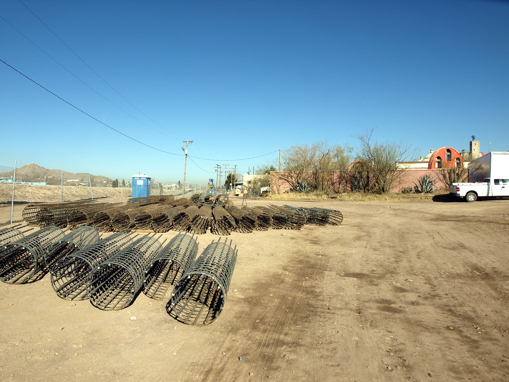 10border (Photo by Donna Pence and Chip Johns) Border wall… Flickr