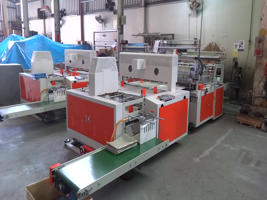 Plastic Bag Folding Machine 塑膠袋摺袋機 SHGF50S SING SIANG MAC… Flickr