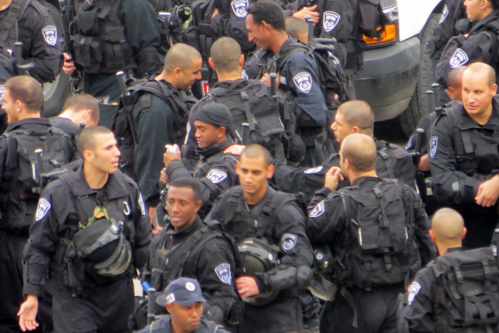 Riot police, Western Wall A contingent of riot police asse… Flickr