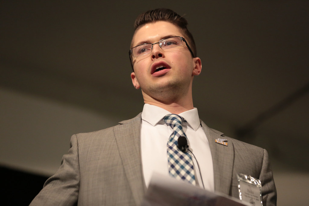 Ty Hicks Ty Hicks speaking with attendees at the 2017 Youn… Flickr