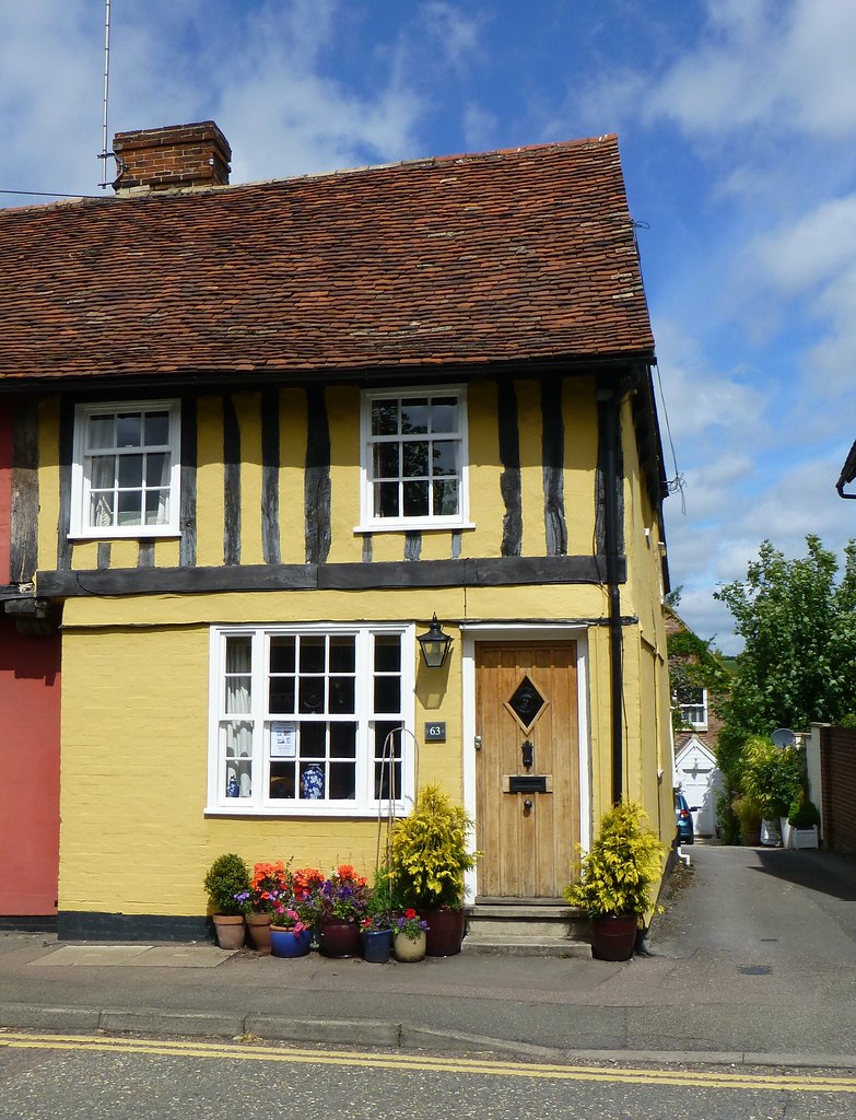 Saffron coloured house in Saffron Walden This was the only… Flickr