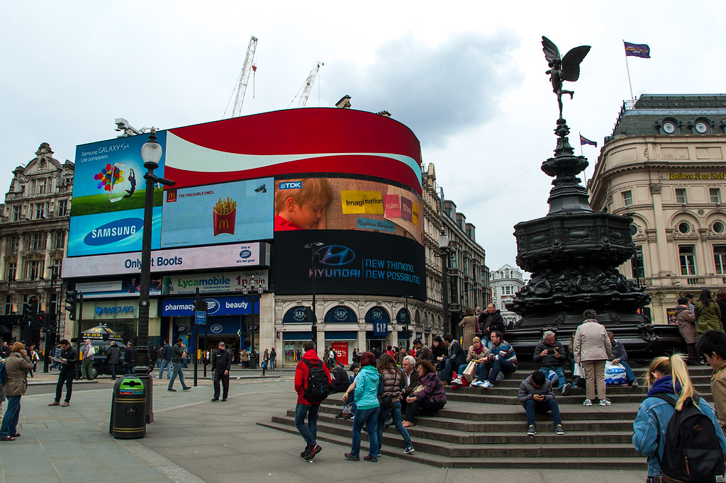 Piccadilly Circus et la Shaftesbury Monument Memorial Fountain a