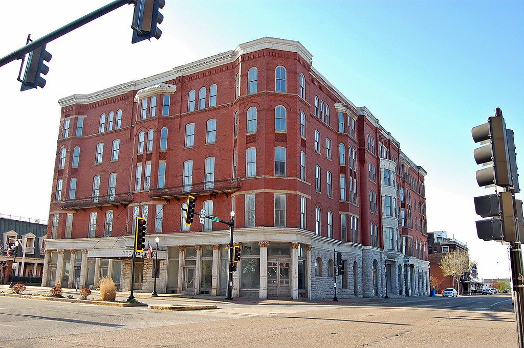 Quincy, Illinois 46 Hotel c.1888 (empty now) exithacan In