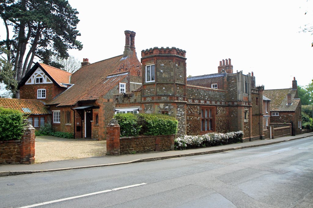Turret House, Heacham, Norfolk GWUK990 Uploaded for the G… Flickr