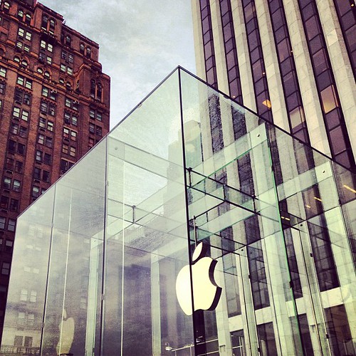 I remembered today just how striking the Apple Store on 5tâ€¦ Flickr
