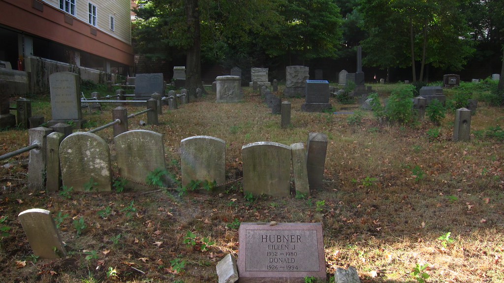 Edgewater Cemetery (105) Donald and Eileen Hubner. Flickr