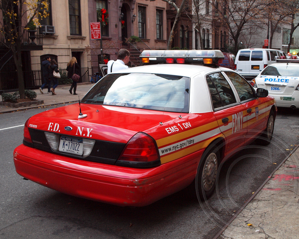 EMS10s FDNY EMS Division 1 Vehicle, Yorkville, New York Ci… Flickr