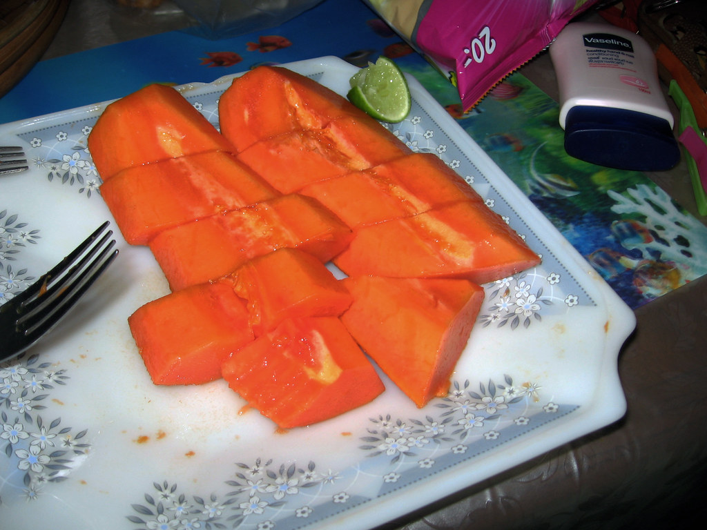 Fresh papaya and lime A snack of fresh papaya with lime in… Flickr